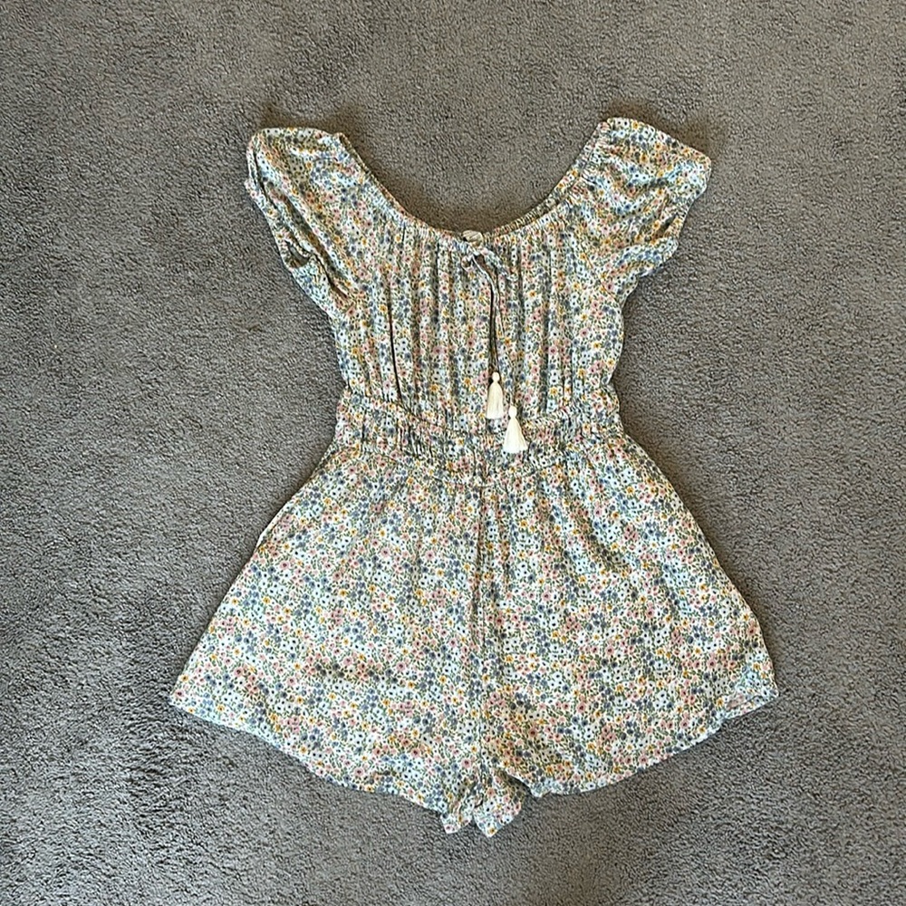 American Eagle floral romper 🌸